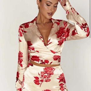 Meshki “NEW” Amos Rose Print Satin Wrap Shirt Size XXS